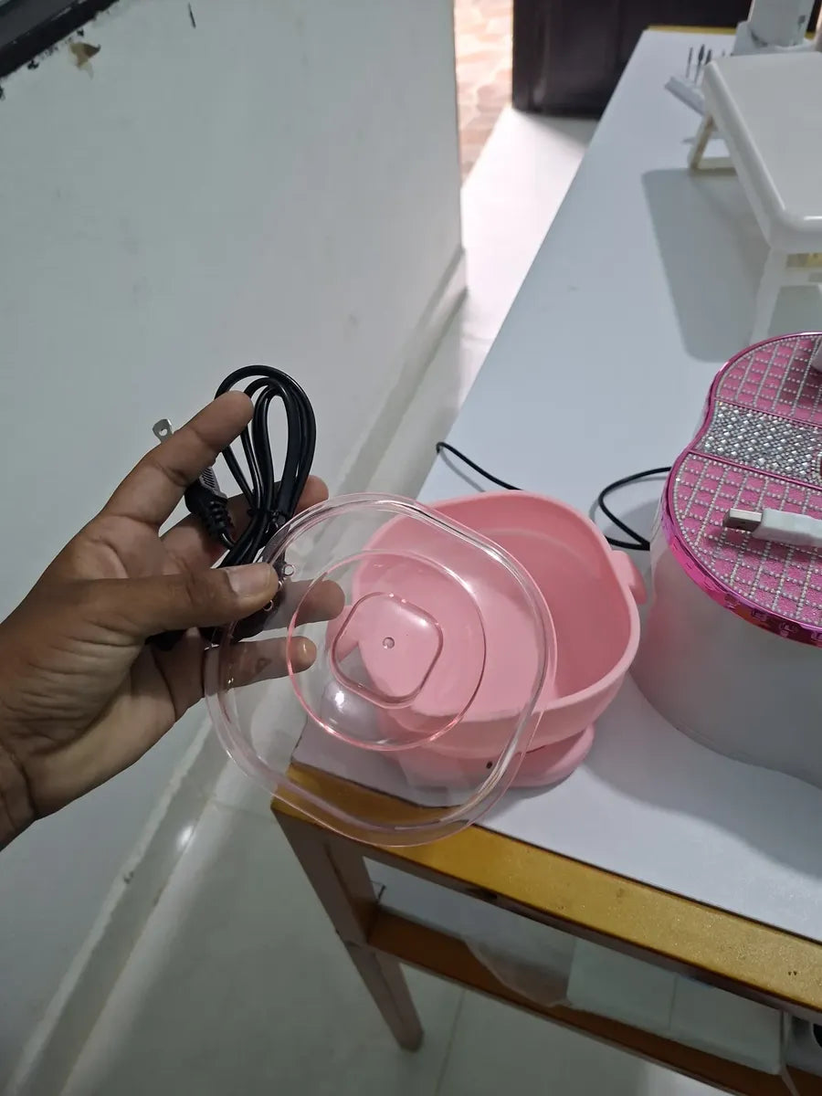 Foto real de clienta con olla eléctrica plegable para cera